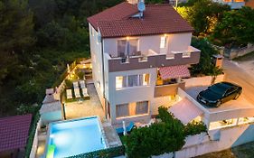 Bruno'S Poolside Retreat